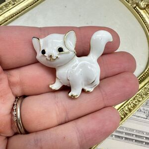 Vintage Enamel Cute White Cat Brooch Pin